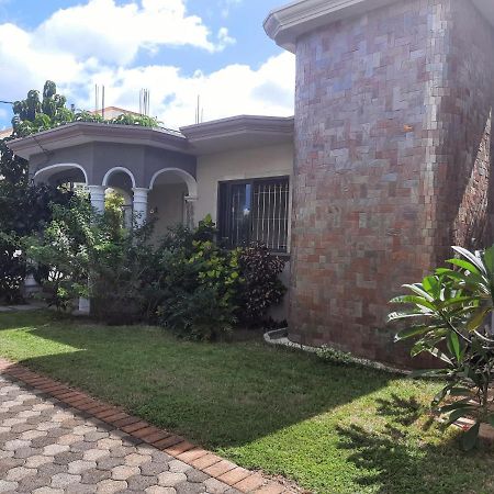 Cardamon Villa Is A 2 Bedroom With 1 Bathroom And Seperate Toilet Detached House With Ac And Swimming Pool , 5 Minutes Walk From Flic En Flac Public Beach Ngoại thất bức ảnh