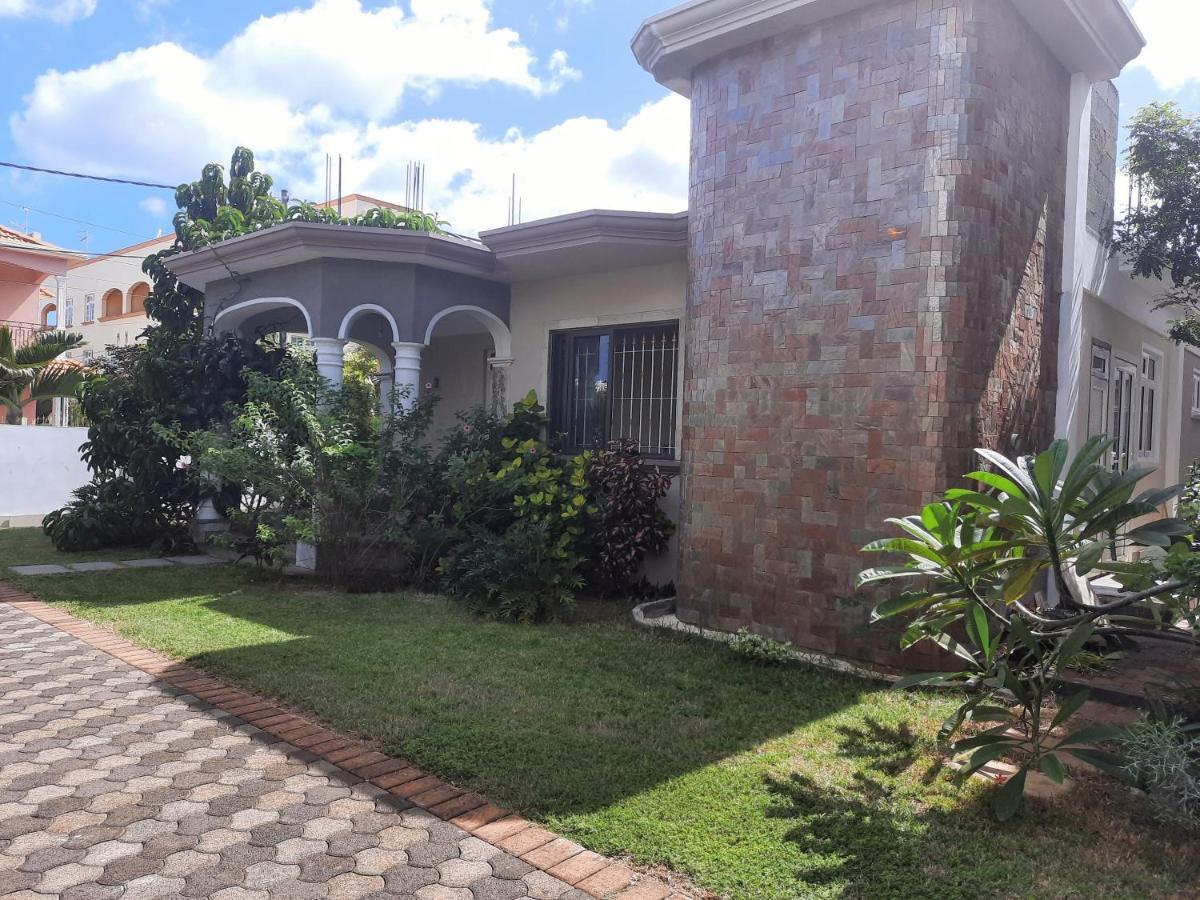 Cardamon Villa Is A 2 Bedroom With 1 Bathroom And Seperate Toilet Detached House With Ac And Swimming Pool , 5 Minutes Walk From Flic En Flac Public Beach Ngoại thất bức ảnh