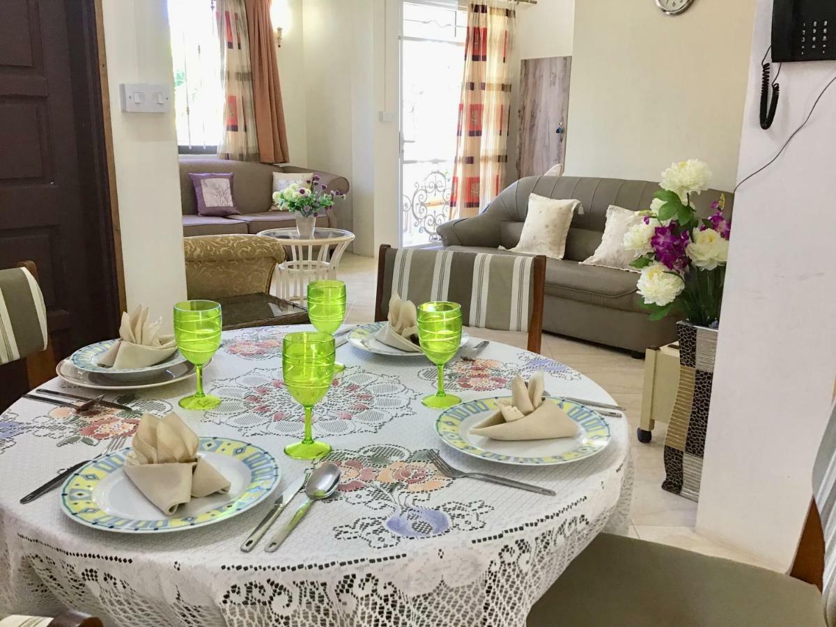 Cardamon Villa Is A 2 Bedroom With 1 Bathroom And Seperate Toilet Detached House With Ac And Swimming Pool , 5 Minutes Walk From Flic En Flac Public Beach Ngoại thất bức ảnh