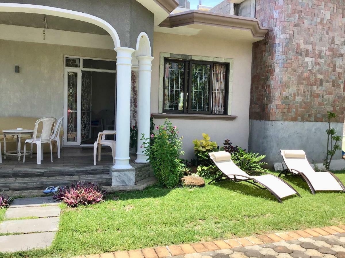 Cardamon Villa Is A 2 Bedroom With 1 Bathroom And Seperate Toilet Detached House With Ac And Swimming Pool , 5 Minutes Walk From Flic En Flac Public Beach Ngoại thất bức ảnh