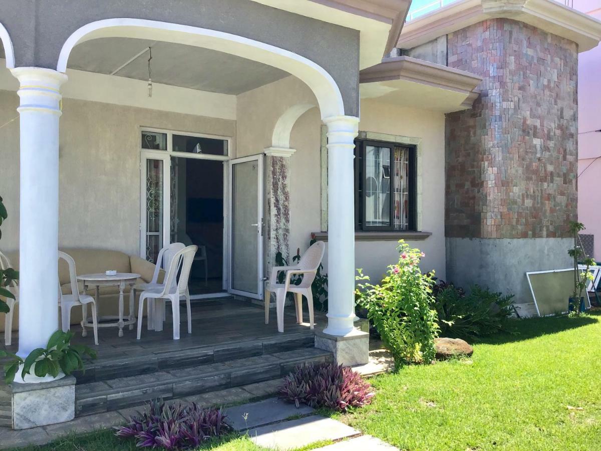 Cardamon Villa Is A 2 Bedroom With 1 Bathroom And Seperate Toilet Detached House With Ac And Swimming Pool , 5 Minutes Walk From Flic En Flac Public Beach Ngoại thất bức ảnh