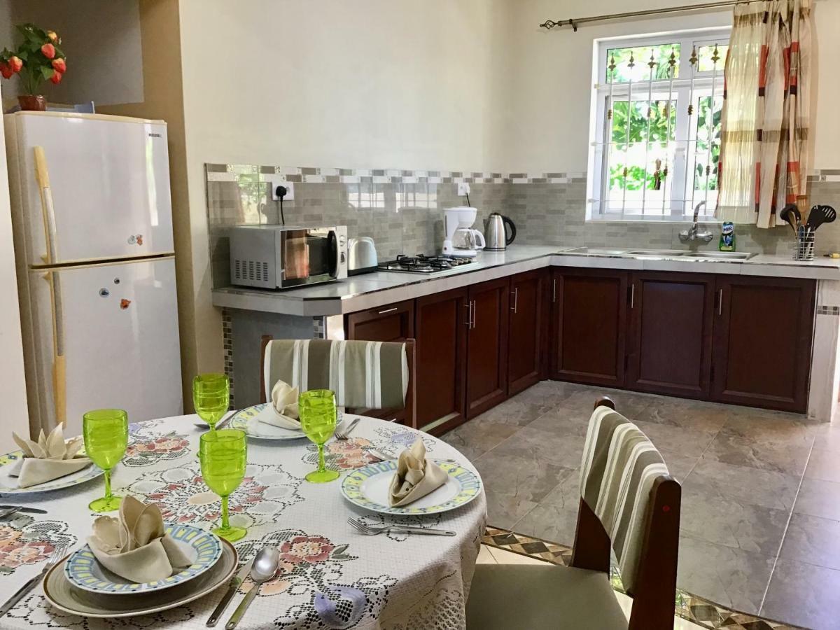 Cardamon Villa Is A 2 Bedroom With 1 Bathroom And Seperate Toilet Detached House With Ac And Swimming Pool , 5 Minutes Walk From Flic En Flac Public Beach Ngoại thất bức ảnh